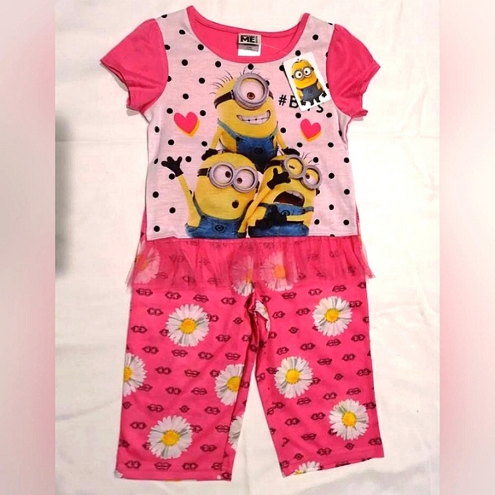 🔥SALE🔥 *HP* Minions Despicable Me Top & Shorts Set NWT Size 5